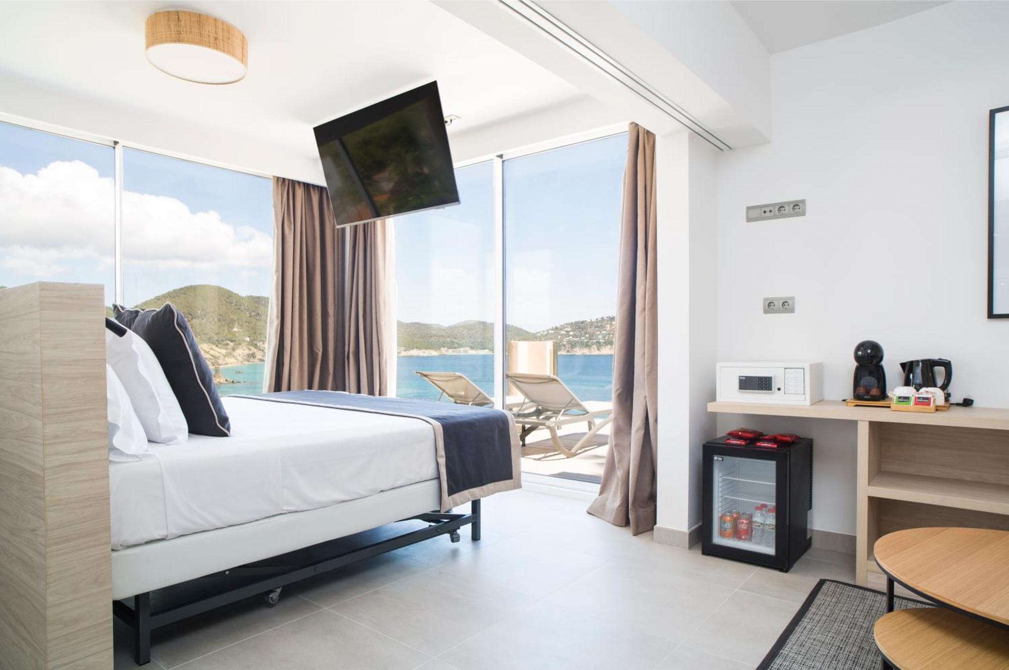 Invisa Club Cala 4* Playa Des Figueral